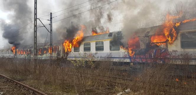 Pożar wagonów kolejowych w Krakowie