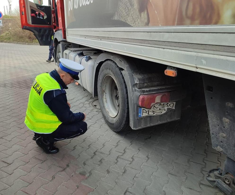 Koszalińska Drogówka kontrolowała ciężarówki i busy