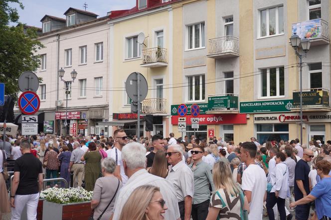 Boże Ciało 2024. Tłumy wiernych przeszły w procesji ulicami Białegostoku