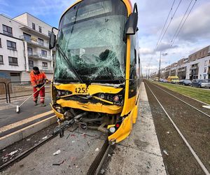 Zderzenie dwóch tramwajów w Warszawie. Wiele osób rannych