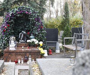 Przy grobie Kory czuwają najbliżsi