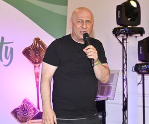 Grzegorz Halama nagle zniknął z show-biznesu. Nie do wiary, jak dziś wygląda znany kabareciarz