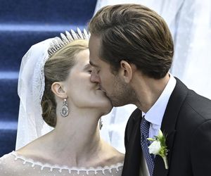 Królewska ceremonia pełna przepychu. Ślubna stylizacja Marii Karoliny podbija światowe media