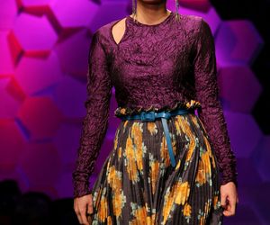 Te kolory będą rządzić jesienią i zimą 2025/26. Sprawdź, czy masz je w swojej szafie 