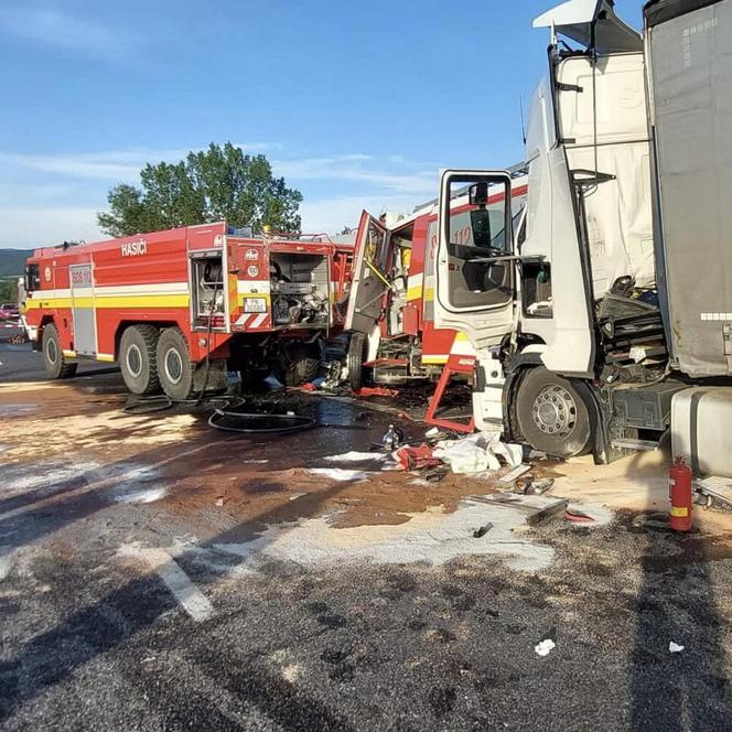 Tragedia na Słowacji. Polska ciężarówka wjechała w służby