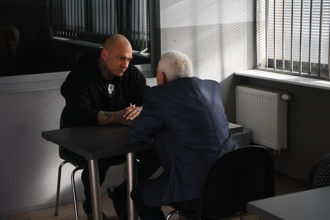 Na Wspólnej, odc. 3469: śledczy Konopka (Andrzej Franczyk), współwięzień Pawła (Paweł Bodych)