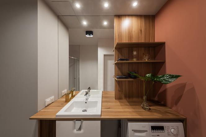 Living Coral - kolor roku 2019 w stylowym mieszkaniu