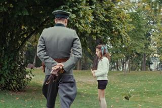 Zatoka szpiegów, odcinek 13. Franz Neumann (Bartosz Gelner), Jadzia Redlińska (Ninel Kos)