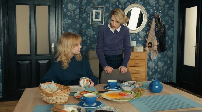 Barwy szczęścia, odcinek 3190. Emilka (Jessica Frankiewicz), Malwina (Joanna Gleń)