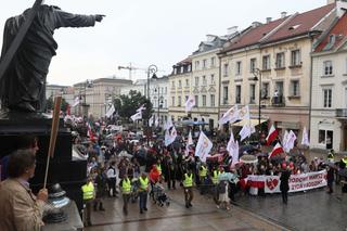 Narodowy Marsz dla Życia i Rodziny 2023 na ulicach Warszawy. Dzieci przyszłością Polski