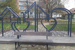 Kłódki miłości na nowej instalacji w centrum Bydgoszczy