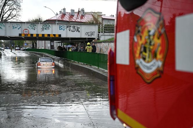 Potężne burze nad Podkarpaciem. Grad, wicher i potoki deszczu, jak w środku lata!