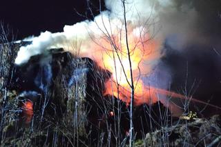 Ogromy pożar we Fromborku. Płonęło kilkaset sztuk kostek słomy [ZDJĘCIA]