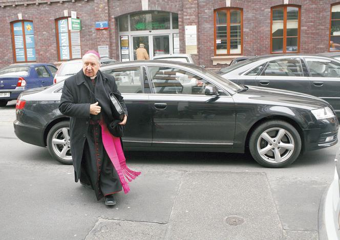 Rewia biskupich limuzyn