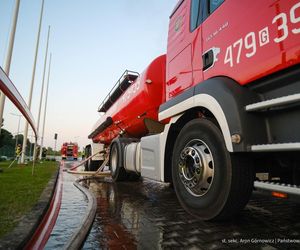 Pożar akumulatorowni na poddaszu zakładu przetwórstwa drobiu w Kawle
