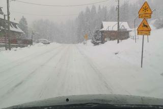 Dachowania, kolizje, wypadki, sparaliżowane drogi. Na Podhalu trwa zimowy armagedon!