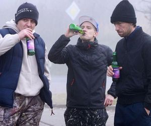 Barwy szczęścia odc. 3183. młody Leszek Szymański (Maciej Czerklański), Matecki (Daniel Antoniewicz), drugi kolega (Arkadiusz Kowalski) 