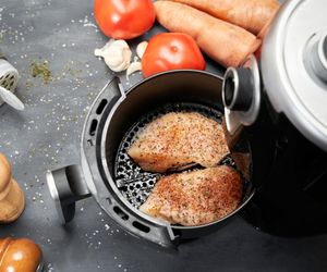 Ten cytrynowo-ziołowy kurczak po grecku zachwyci każdego. Robię go w air fryerze