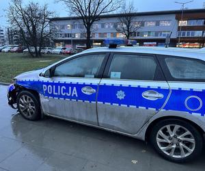 Dramatyczna interwencja w Warszawie. Policjant ranny w wypadku