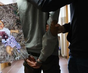 Kierowca szkolnego autobusu miał dziwny zwyczaj. Robił to przy pryzmie obornika. Dzieci były przerażone