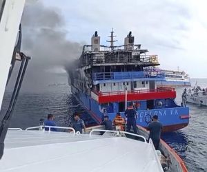 Pożar promu wycieczkowego. Ludzie skakali do wody, wszystko się nagrało! Pomocy, płoniemy na morzu