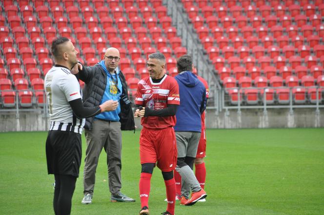 W Tychach grają gwiazdy światowego futbolu. Najpierw był pokazowy trening z młodzieżą