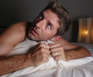 Budzisz się w mokrej pościeli? Organizm wysyła sygnały, których nie można bagatelizować