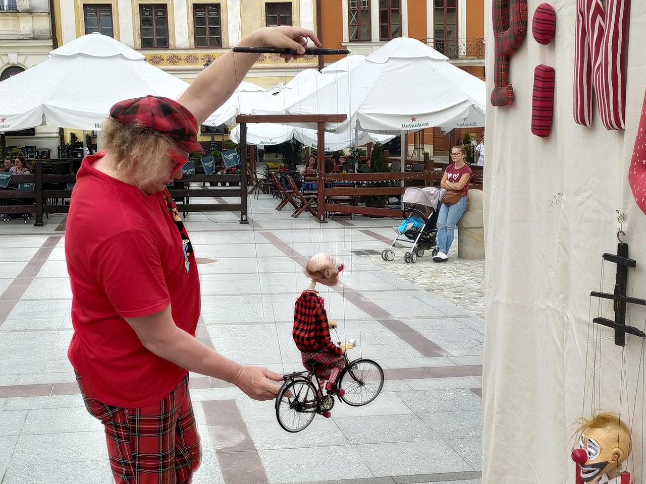 Klauni, mimowie i akrobaci. Teatry Uliczne i StreetArt w Tarnowie [WIDEO, ZDJĘCIA, AUDIO] 