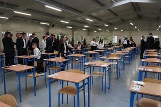 Matura 2024 z języka polskiego. Uczniowie CKZiU Budowlanki w Zielonej Górze przed egzaminem dojrzałości 