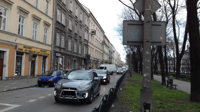 Kraków: Zderzenie dwóch aut na Dietla. Centrum miasta było nieprzejezdne