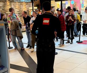 Gigantyczne kolejki na otwarciu Lego Store w Galerii Katowickiej. Klienci wpuszczani pojedynczo