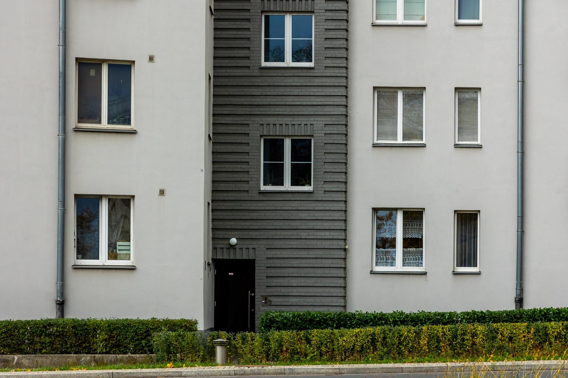 Blok przy ul. Słonecznej 50 w Warszawie