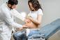 Jak wygląda badanie ginekologiczne w ciąży? Czy powinno być robione co miesiąc?