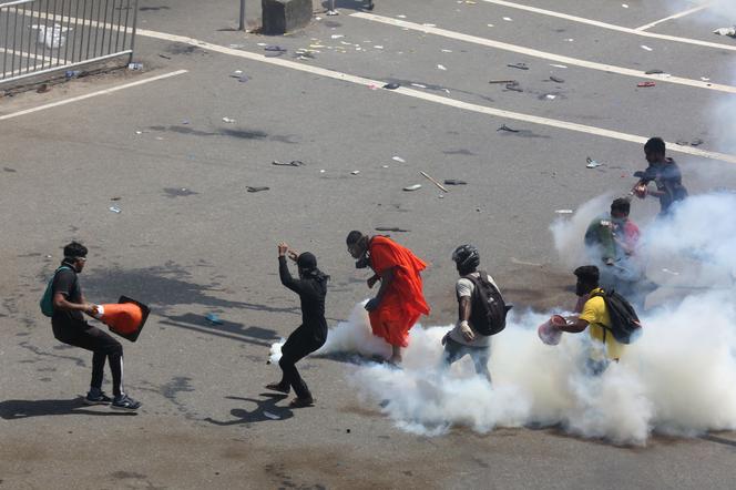 Sri Lanka. Ogromne protesty w Kolombo. Prezydent uciekł ze swojej rezydencji [ZDJĘCIA]