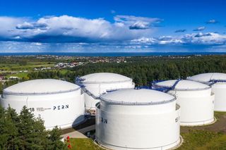 Trzy nowe, ogromne zbiorniki paliwowe na Pomorzu. To ważna inwestycja PERN w bezpieczeństwo energetyczne