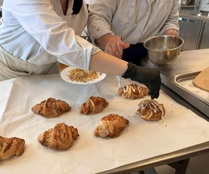 Uczniowie grudziądzkiego Gastronomika przygotowali rogale na Św. Marcina