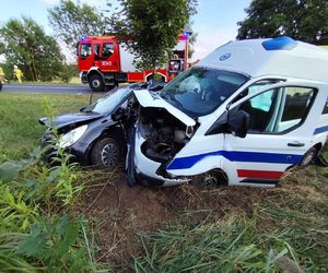 Pięć osób poszkodowanych w wypadku. Zderzenie karetki i osobówki