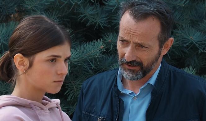 M jak miłość odcinek 1667 po wakacjach. Lilka (Monika Mielnicka), Jacek Kotowski (Tomasz Sobczak)