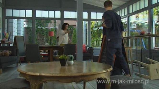 M jak miłość odc. 1192. Kinga (Katarzyna Cichopek) i narkomani w bistro