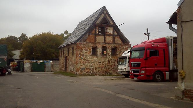 Zabytkowy kościółek na Świerczewie