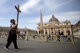 Papież Franciszek nie żyje. Wierni modlą się na Placu Św. Piotra