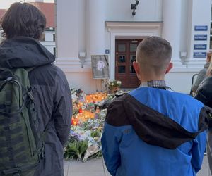 Społeczność UW pożegnała zaatakowaną pracowniczkę (8.05.2025)