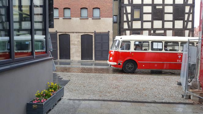 Kurs zabytkowym autobusem i rejs tramwajem wodnym