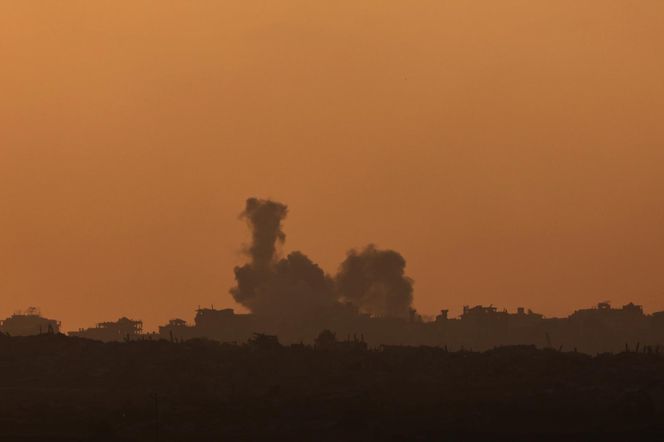 Izrael rozpoczął szturm na Gazę. "Pas ognia" nad miastem, w tle spór o los zakładników