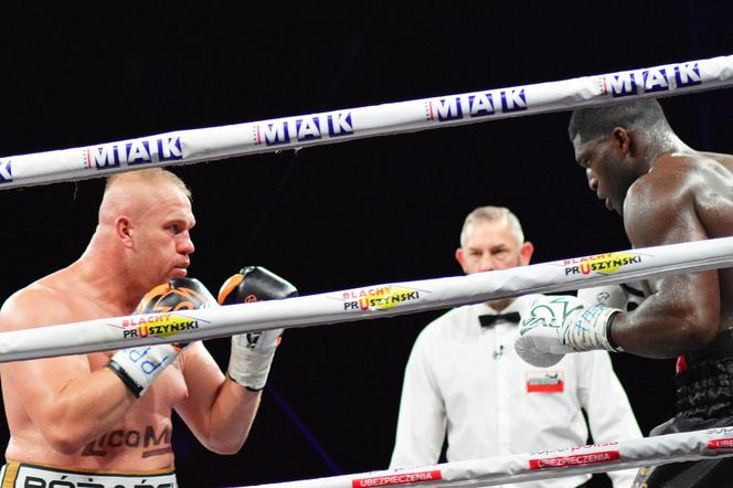 KnockOut Boxing Night 7 Rzeszów - Łukasz Różański vs Izu Ugonoh