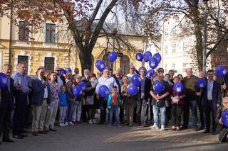 Henryk Łabędź spotkał się z mieszkańcami Tarnowa na skwerze Alicji i Jana Preiss