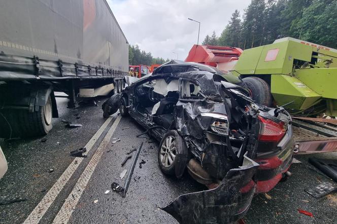 Brzesko. Tragiczny wypadek z udziałem pięciu pojazdów. 26-latek zginął na miejscu