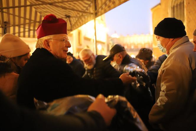 Abp. Marek Jędraszewski o wyobraźni miłosierdzia w Światowy Dzień Ubogich 