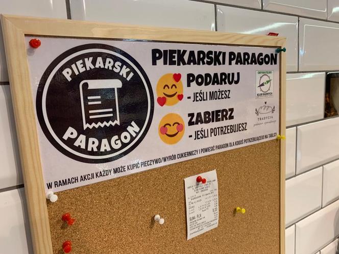 Trwa akcja „Piekarski Paragon" w Piekarach Śląskich. Bochenek chleba za paragon odpięty z tablicy