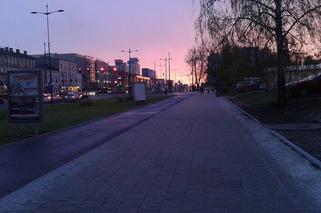 Wieczorny spacer Al. Piłsudskiego w Łodzi [ZDJĘCIE DNIA]
